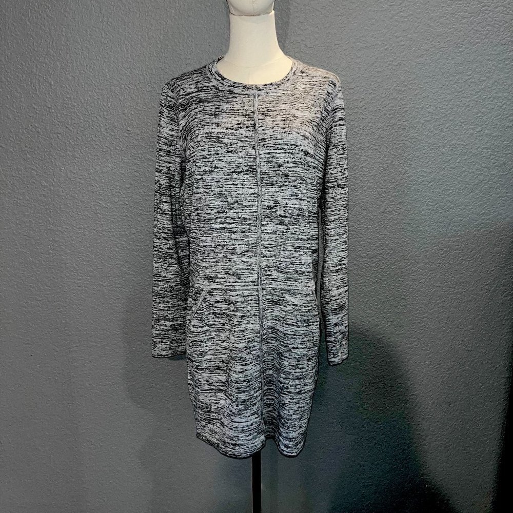 Athleta Destiny Tech dress Black & White Heathered Long Sleeves Pockets Stretchy